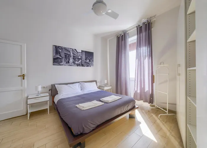 Twelveholly Apartment